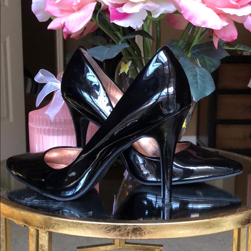 Jessica Simpson black vegan leather pumps.